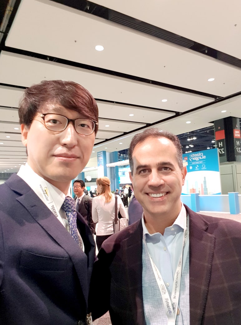 임형우 원장과 Mustapha Hamdi의 2018년 학회 기념사진
