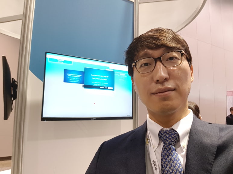2018년 시카고 ASPS 학회 발표 제목 앞에 선 임형우 원장